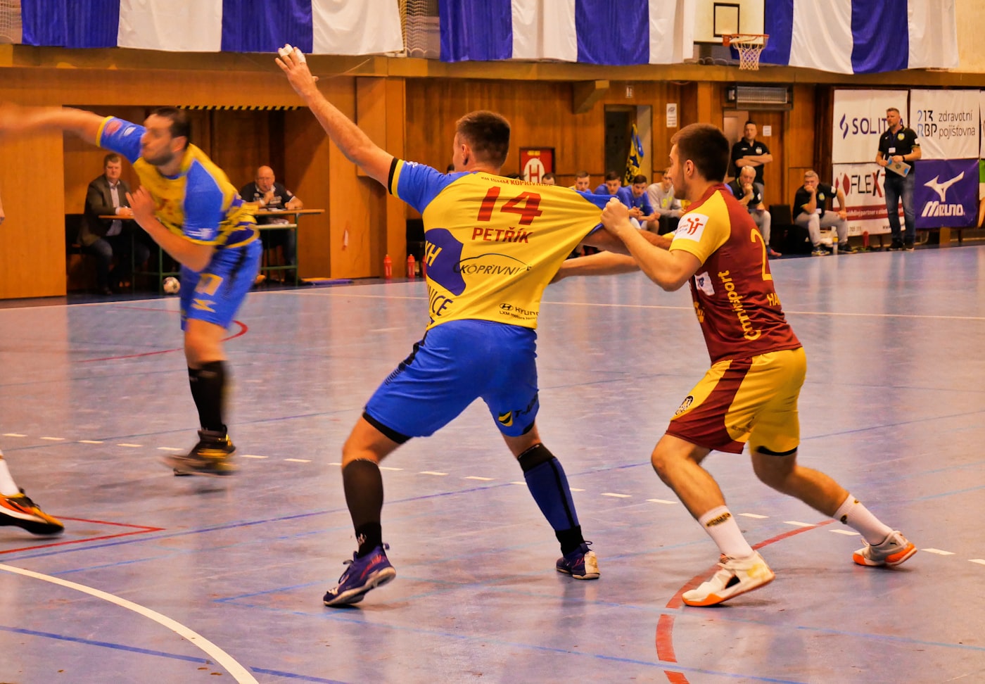 Handballspiel in der Halle